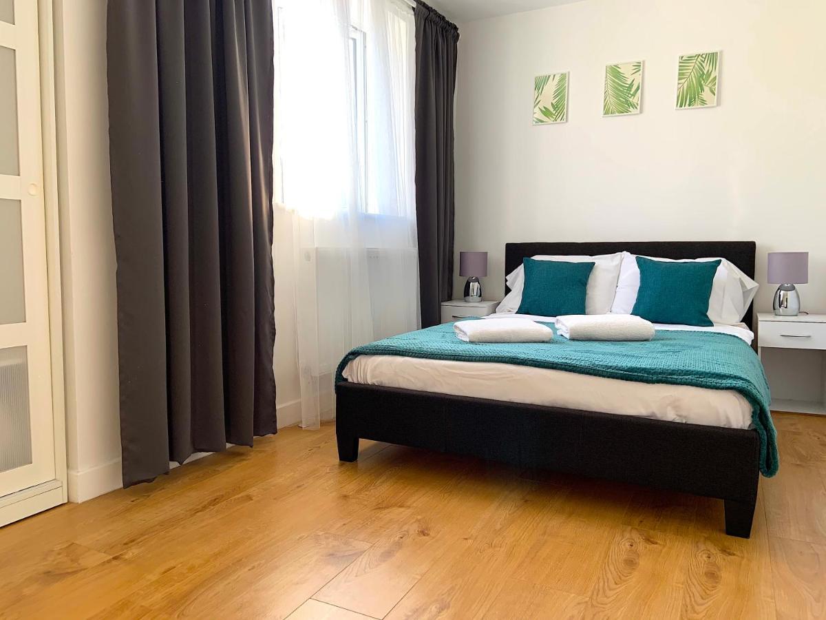 Two Bedroom Serviced Apartment, 런던 외부 사진